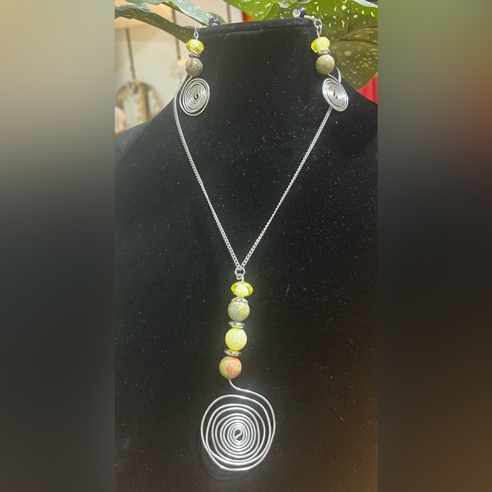 Wire necklace and earring set